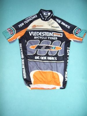BE ONE (c) BIKES-VREDESTEIN    2002    WIELERSHIRT